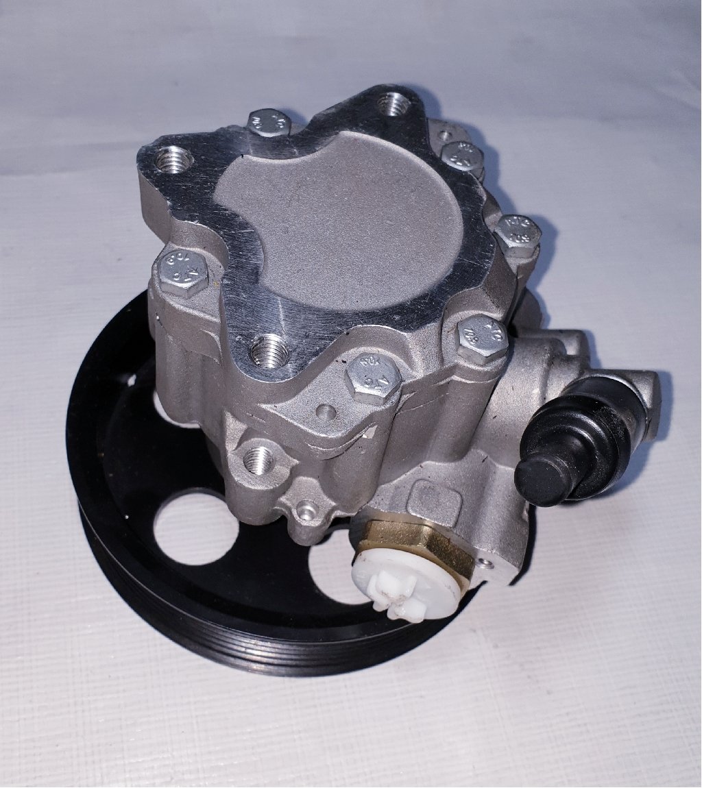 Audi A4 2.0 TFSI Hidrolik Direksiyon Pompası 2002-2009 8E0145153J