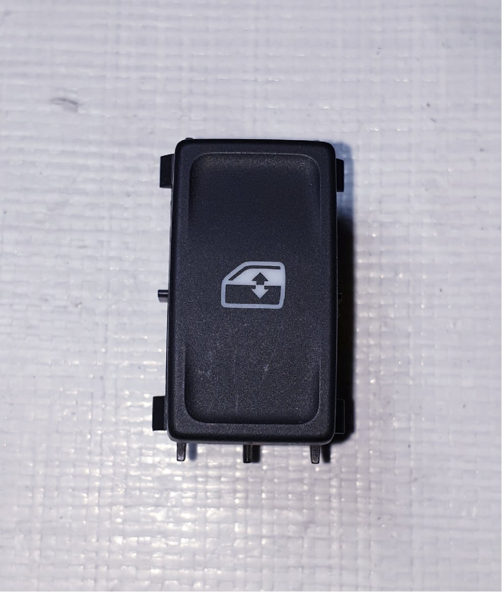 Skoda Octavia A7 Kasa Cam Açma Düğmesi Arka 2013-2019 5E0959855A