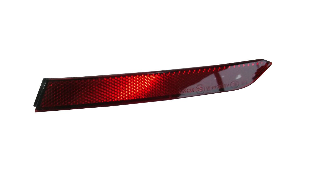 VW Passat B8 Tampon Reflektörü Arka Sol Dış 2015→ 3G0945105A